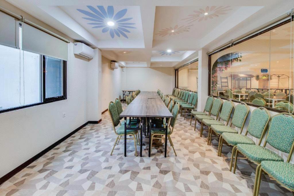 Hotel Oyo 1805 Fatmawati Mansion Syariah Giacarta Esterno foto